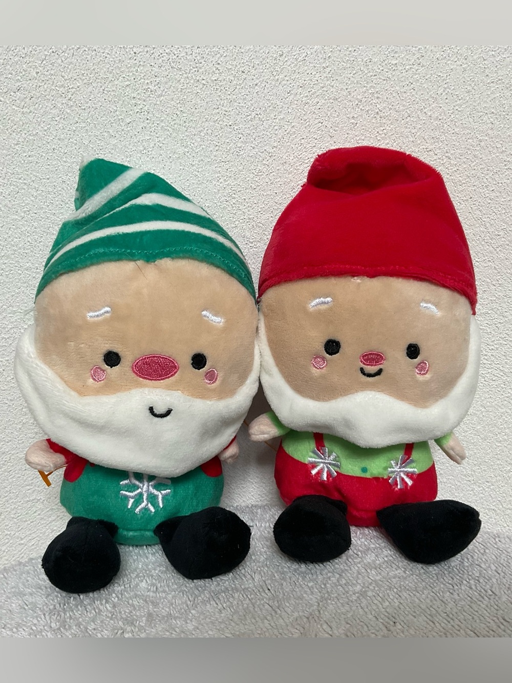 Hallmark Gnaughty Gnice Gnomes Better Together Magnetic Plush Christmas Decor